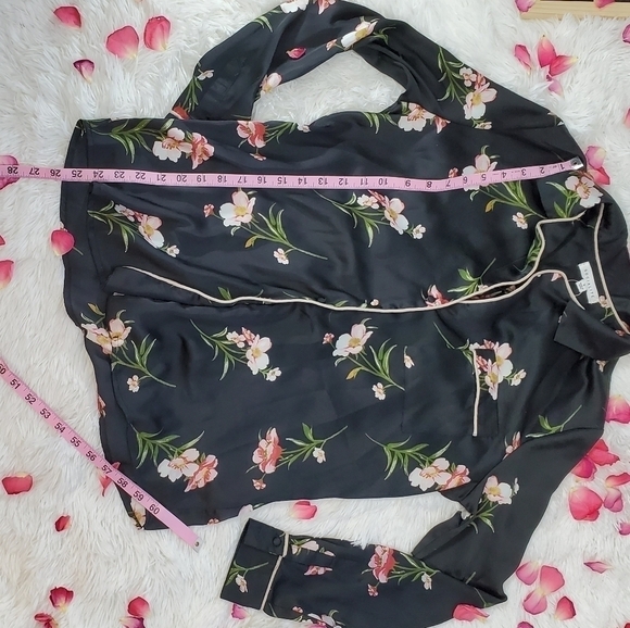 SATINY Loungewear Long-Sleeved Floral Top in Small - Picture 7 of 10